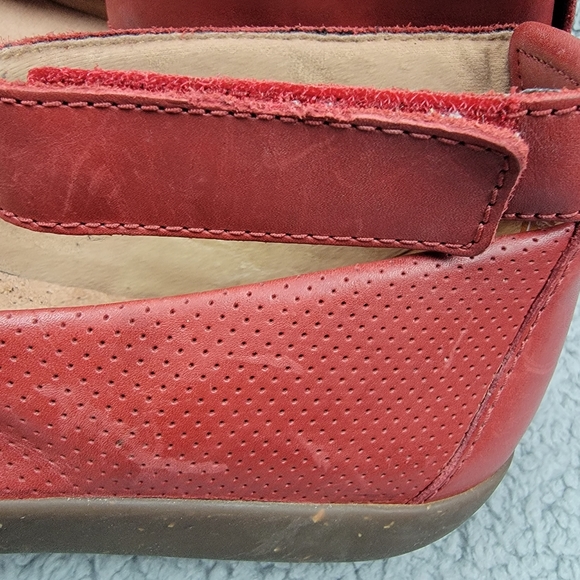 Clarks Collection Red Leather Flats Medora Nina Ankle Strap Womens Shoes 9.5W. - Picture 9 of 11